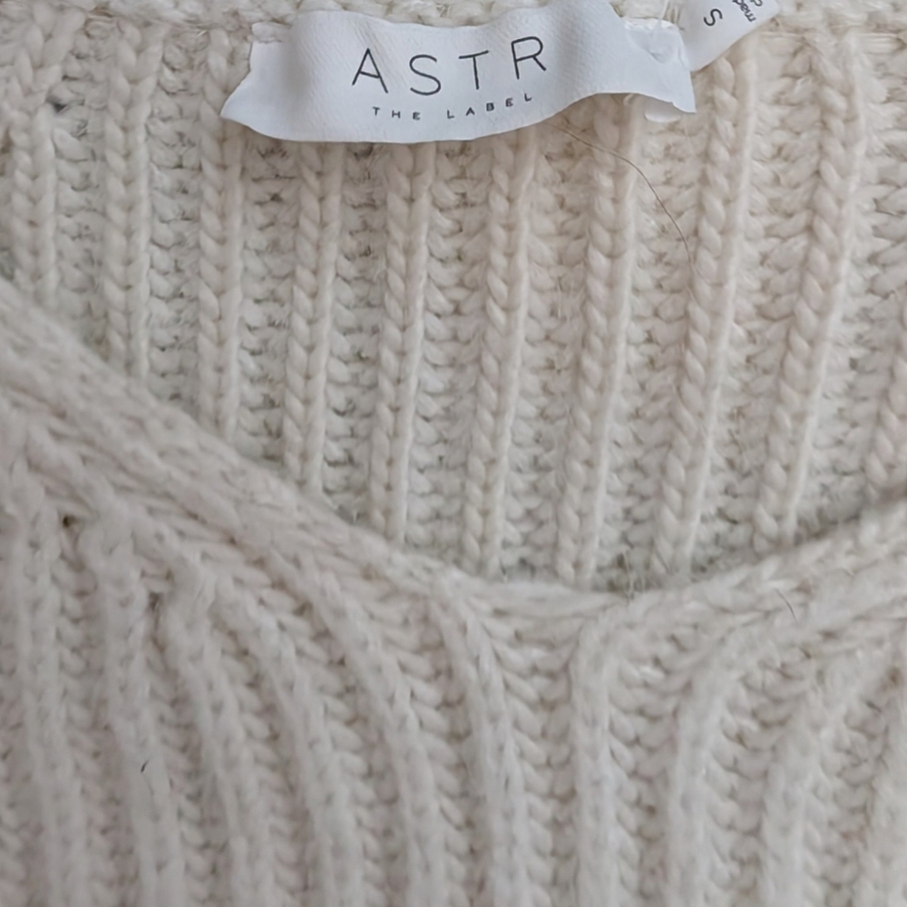 ASTR THE LABEL Mallory Off Shoulder Cream Ribbed Knit Sweater Crop Top  Small - Picture 9 of 11